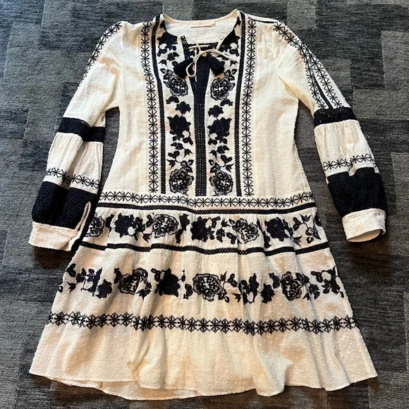 Tory Burch embroidered Gabriela dress size 4 rare find! With slip. - Picture 3 of 9